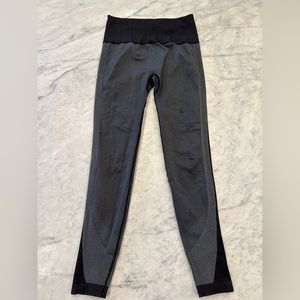 Lululemon Ready to Run Tight, Pinpoint, 28inches, Size 6